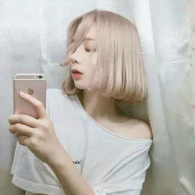 独自夜归的女孩封面